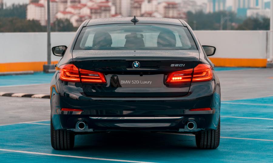  BMW 520i Sedan Luxury Line (G30) 2019 года  (MY) (фото 3 из 14)